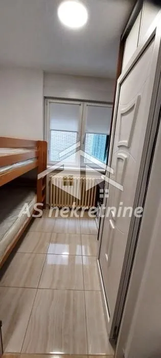 Izdavanje, trosoban stan, 58m², Savski Venac, Beograd