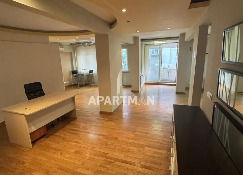 Izdavanje, trosoban stan, 100m², Savski Venac, Beograd