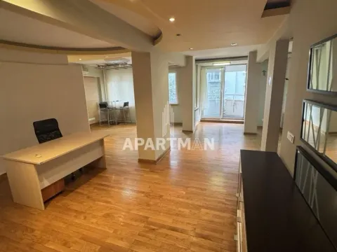 Izdavanje, trosoban stan, 100m², Savski Venac, Beograd