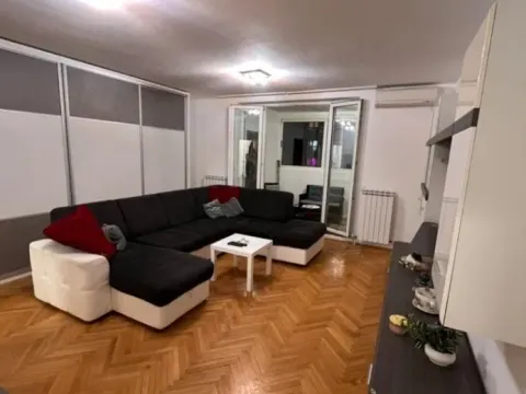 Stan in Cvetkova Pijaca