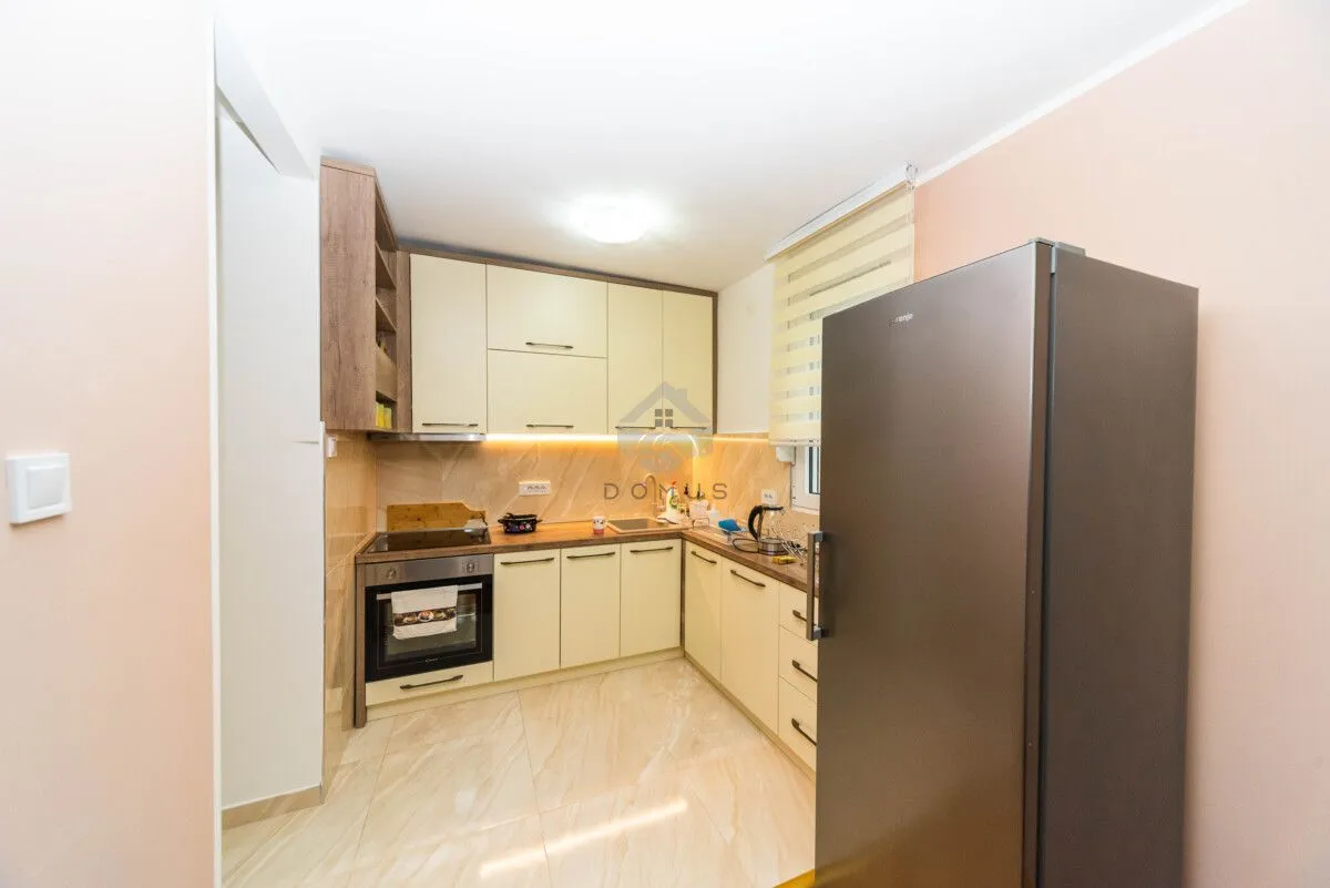 Izdavanje, dvosoban stan, 70m², Blok 5, Podgorica