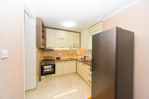 Izdavanje, dvosoban stan, 70m², Blok 5, Podgorica - image 5