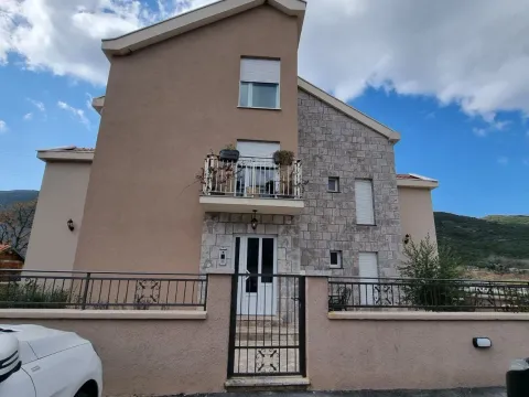 Rent, one bedroom apartment, 30m², Lastva Grbaljska, Kotor - image 9