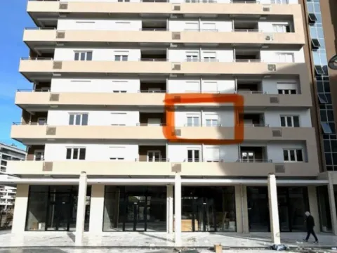 Izdavanje, jednosoban stan, 43m², Central Point, Podgorica