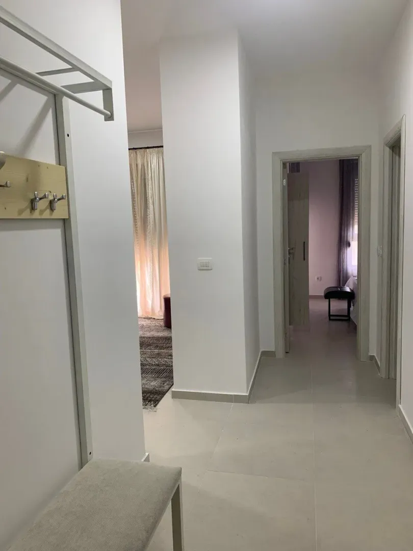 Izdavanje, jednosoban stan, 40m², Tivat, Crna Gora