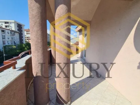 Rent, four bedroom apartment, 100m², Stari Aerodrom, Podgorica - image 11