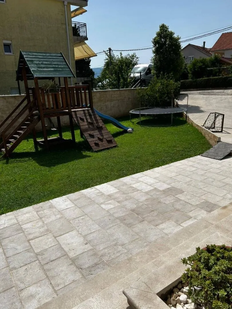 Rent, house, 200m², Mrčevac, Tivat