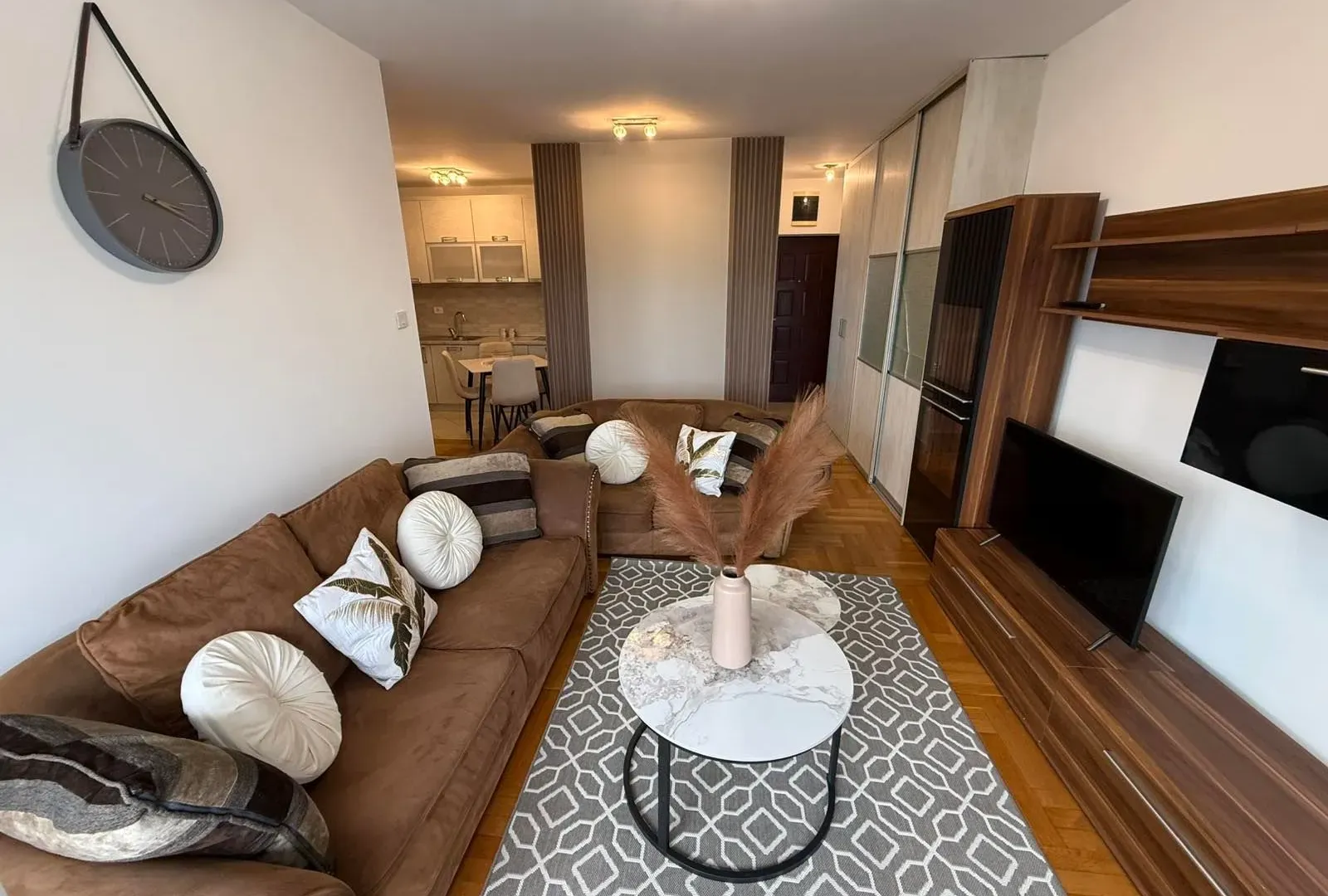 Rent, three bedroom apartment, 43m², City Kvart, Podgorica