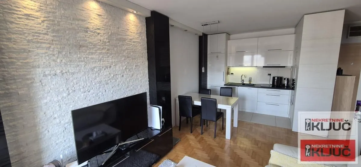 Prodaja, dvosoban stan, 42m², Bulevar Evrope, Novi Sad Sve Podlokacije
