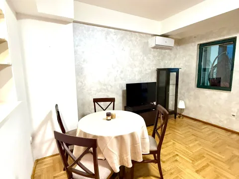 Izdavanje, jednosoban stan, 60m², Centar, Podgorica - image 4