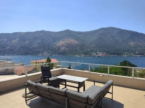 Prodaja, dvosoban stan, 76m², Dobrota, Kotor