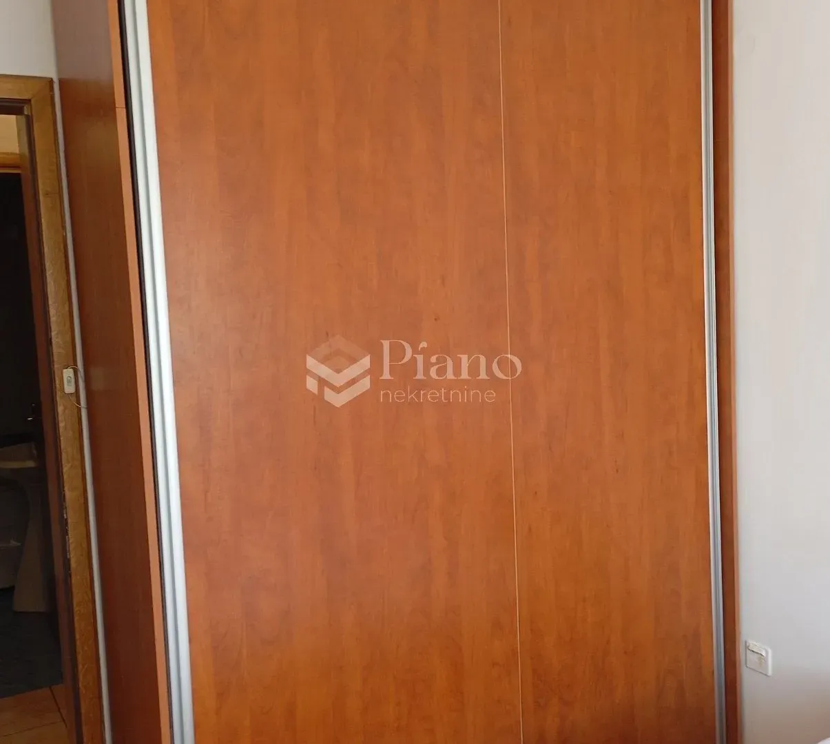 Izdavanje, jednosoban stan, 43m², Krivi Most, Podgorica