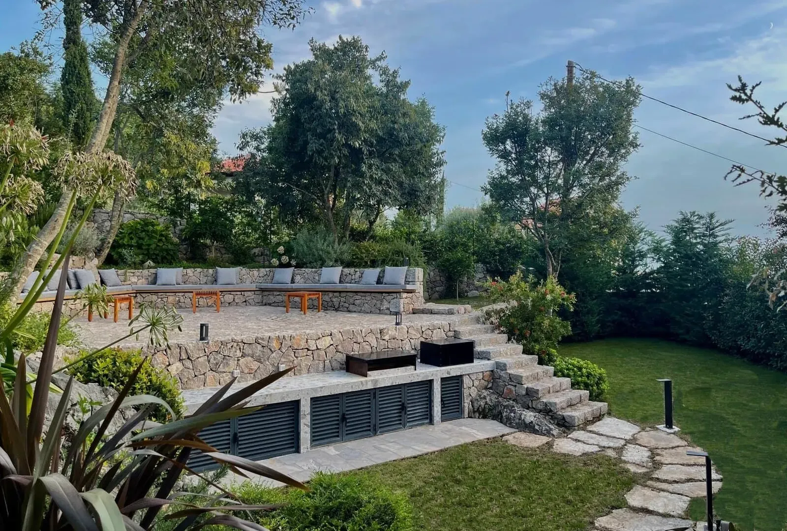 Rent, house, 520m², Đuraševići, Tivat