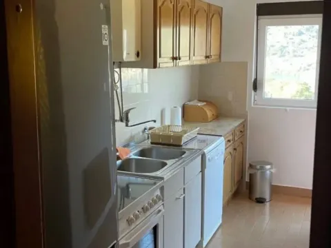 Izdavanje, jednosoban stan, 60m², Sveta Vrača, Kotor - image 7