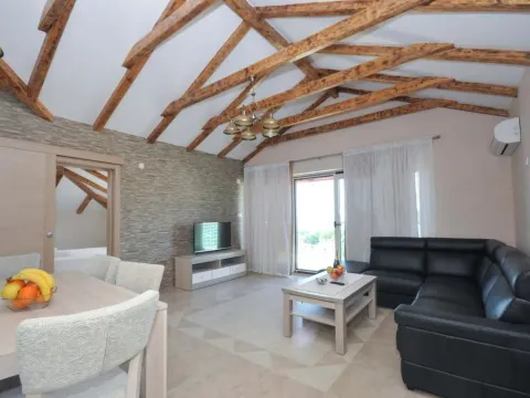 Prodaja, četvorosoban stan, 137m², Bečići, Budva