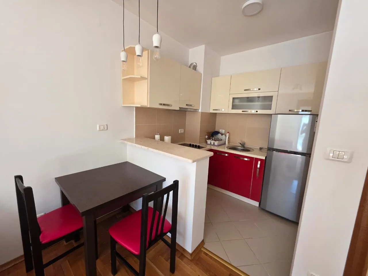 Izdavanje, jednosoban stan, 40m², Pobrežje, Podgorica