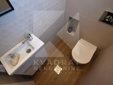 Rent, house, 146m², Tološi, Podgorica - image 17