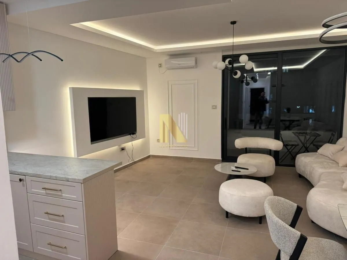 Izdavanje, trosoban stan, 73m², Centar, Novi Sad