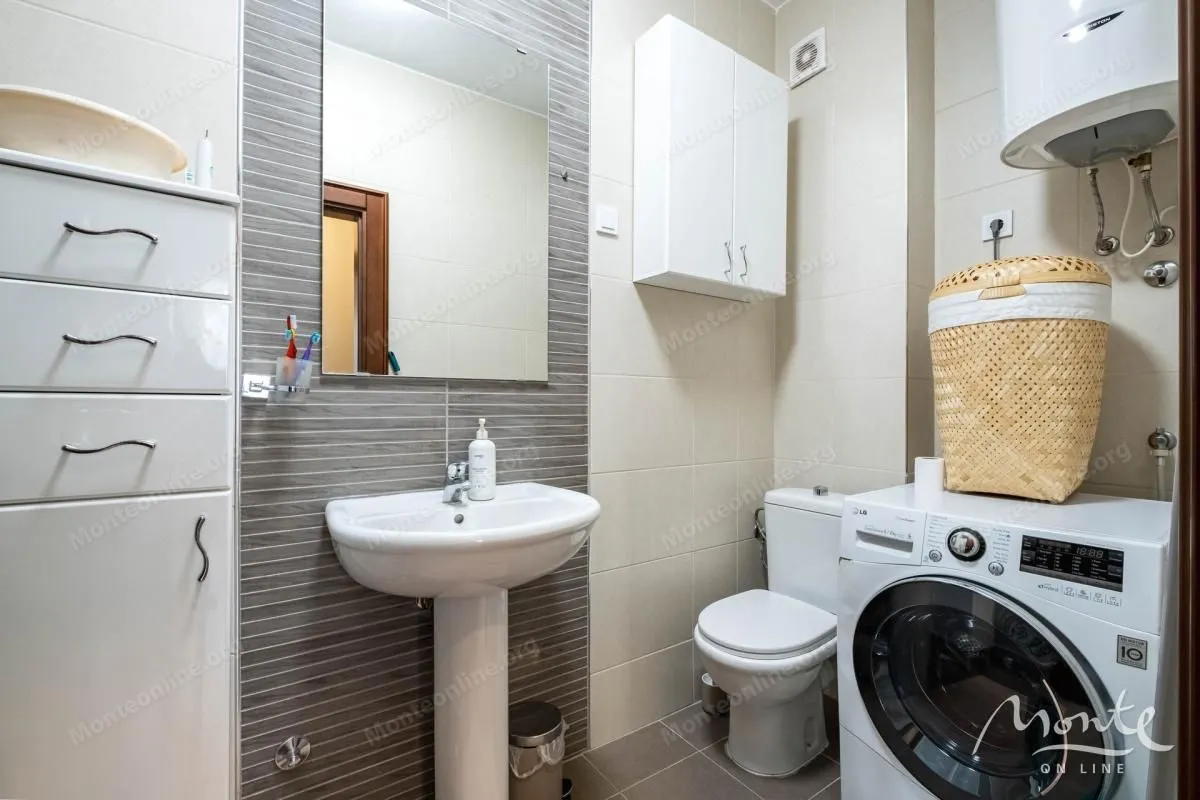 Prodaja, trosoban stan, 114m², Dobrota, Kotor
