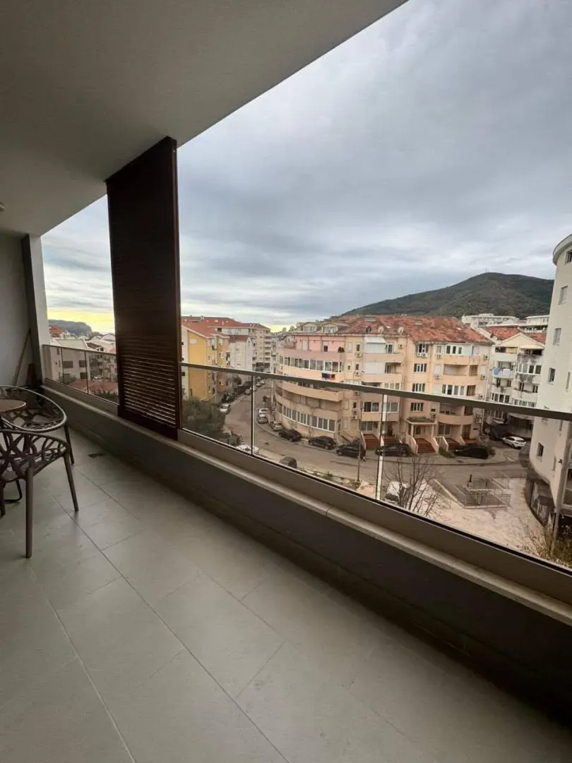 Izdavanje, jednosoban stan, 55m², Rozino, Budva