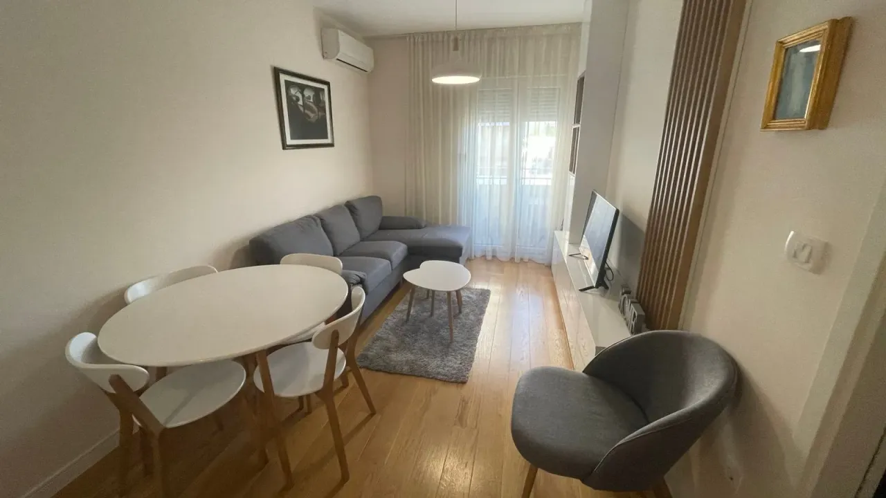 Izdavanje, jednosoban stan, 42m², Central Point, Podgorica