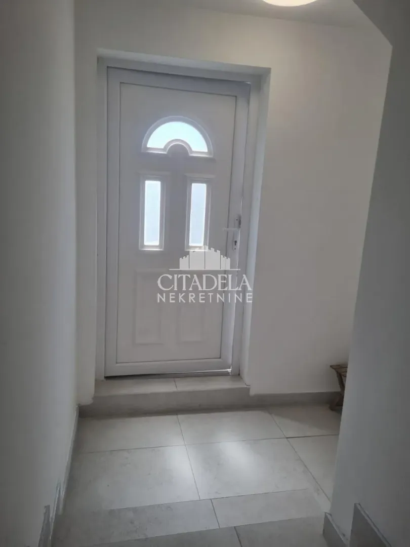 Izdavanje, trosoban stan, 85m², Čukarica, Beograd