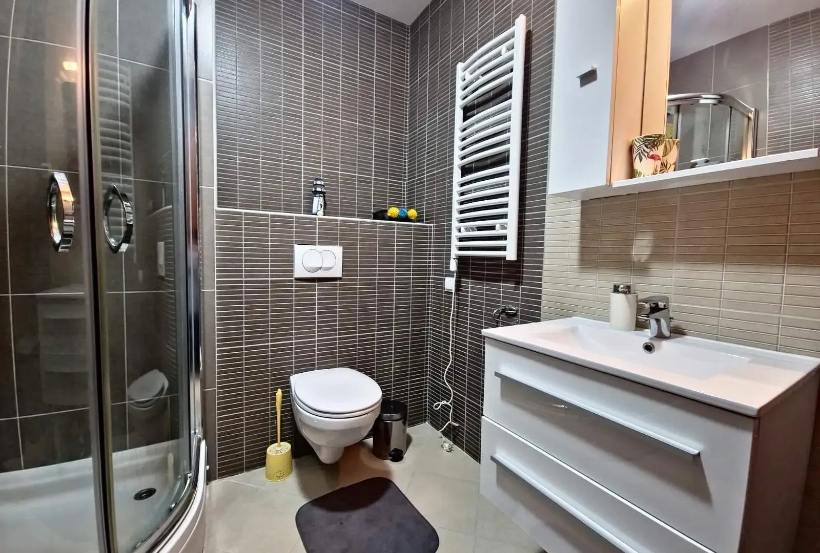 Izdavanje, garsonjera, 42m², Bečići, Budva