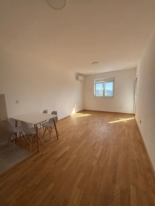 Izdavanje, jednosoban stan, 46m², Stari Aerodrom, Podgorica