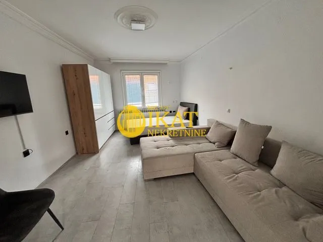 Izdavanje, kuća, 22m², Zemun Centar, Zemun Sve Podlokacije