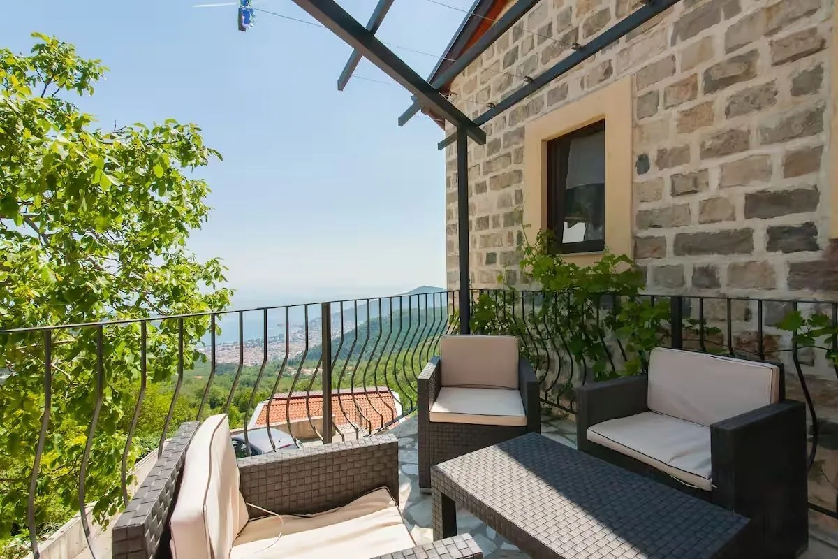 Rent, house, 110m², Lapčići, Budva
