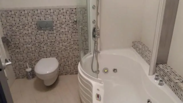 Izdavanje, četvorosoban stan, 180m², Vračar Sve Podlokacije, Beograd