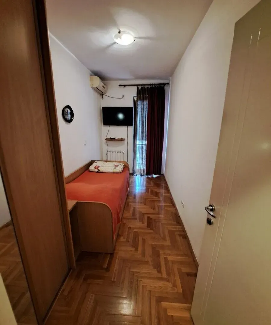 Izdavanje, dvosoban stan, 75m², Preko Morače, Podgorica