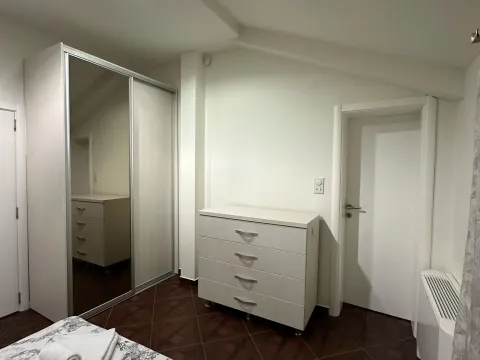 Izdavanje, trosoban stan, 130m², Centar, Tivat - image 14