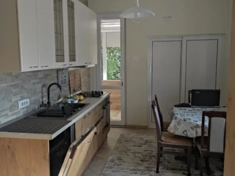 Izdavanje, dvosoban stan, 95m², Centar, Podgorica