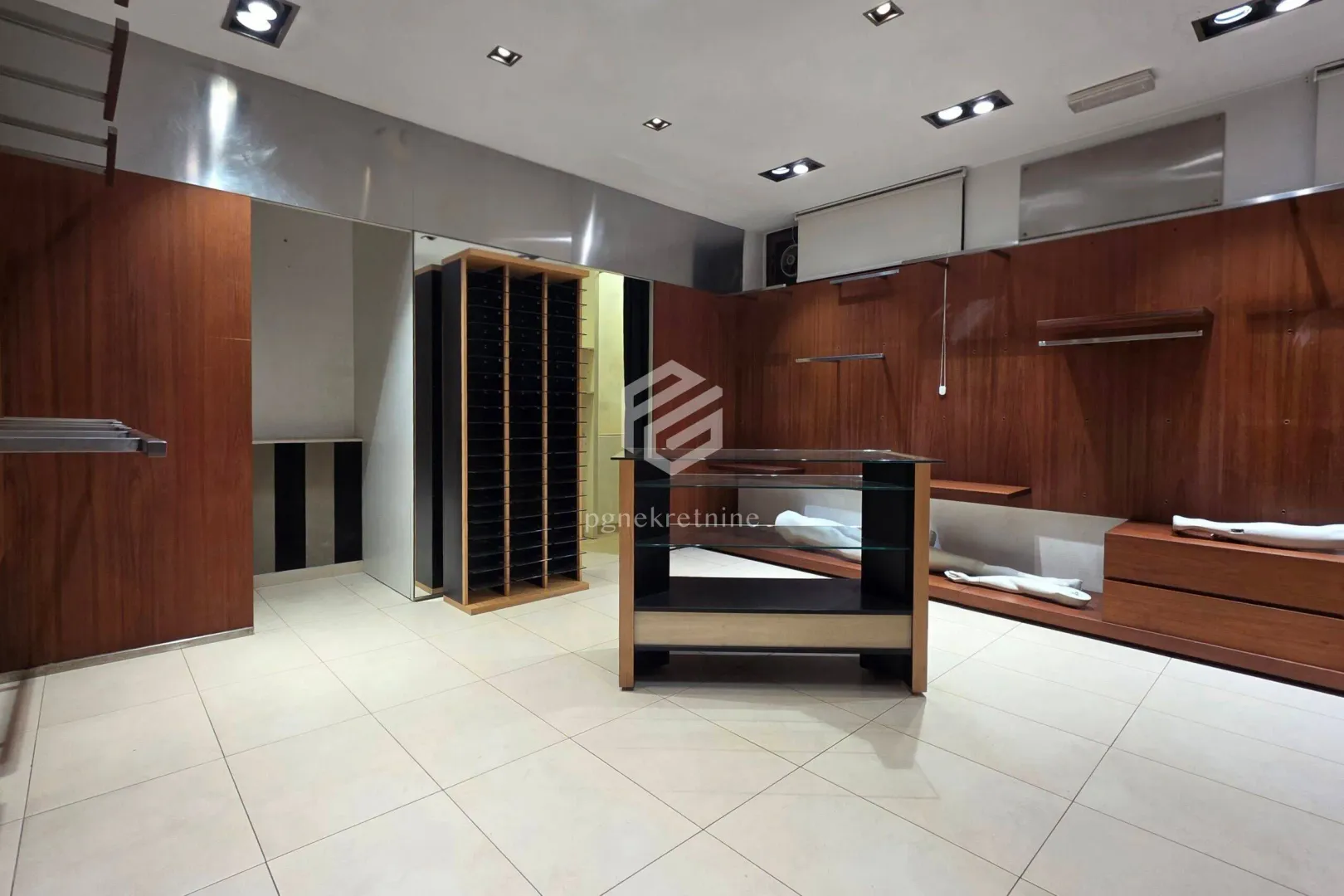 Rent, office space, 69m², Centar, Podgorica