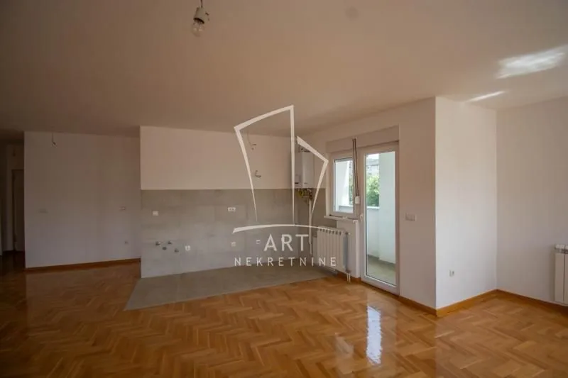 Sale, four bedroom apartment, 101m², Voždovac Sve Podlokacije, Beograd