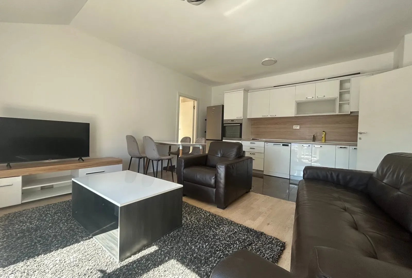 Izdavanje, kuća, 65m², Dalmatinska ulica, Podgorica