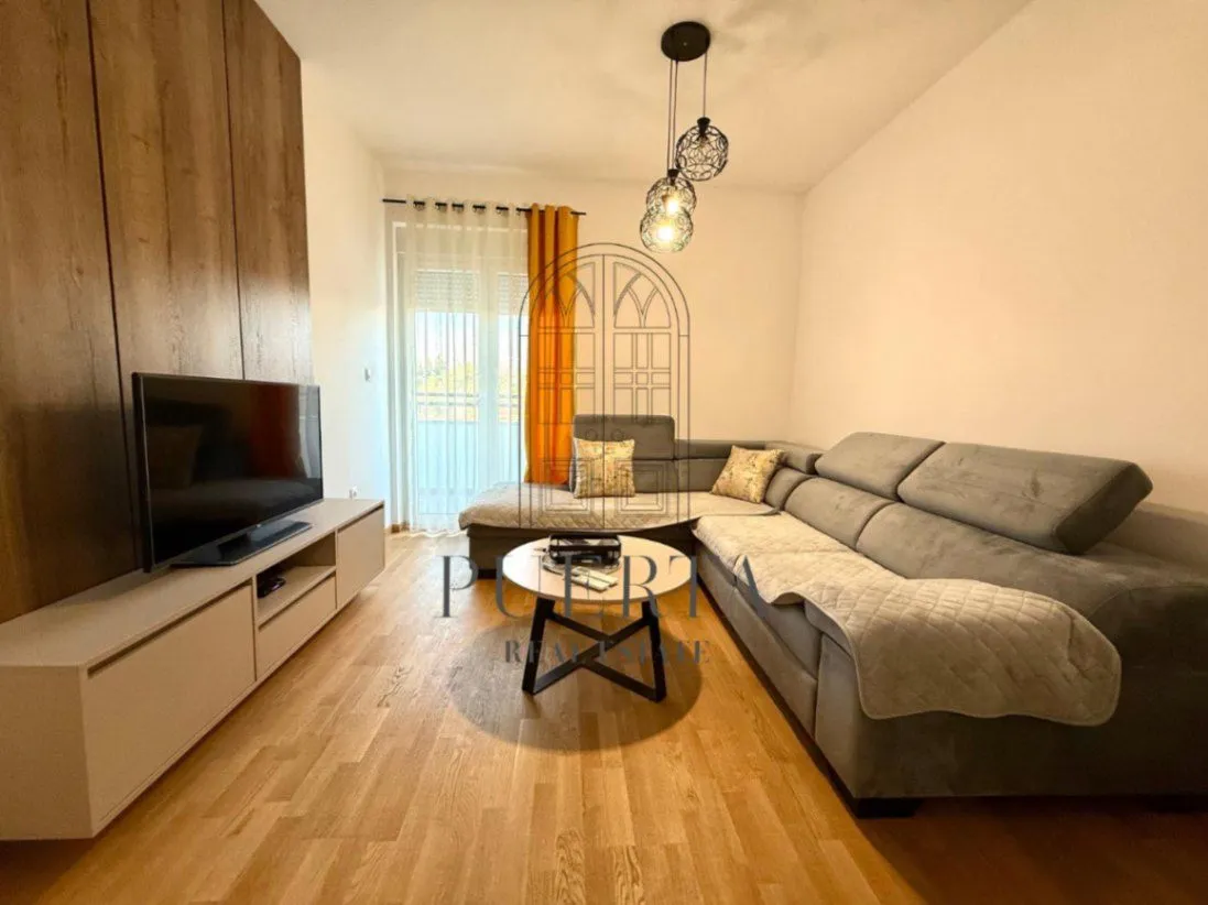 Izdavanje, jednosoban stan, 45m², Pobrežje, Podgorica