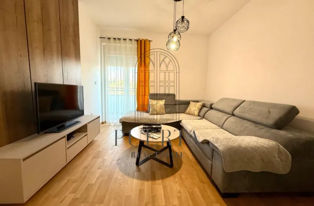Izdavanje, jednosoban stan, 45m², Pobrežje, Podgorica