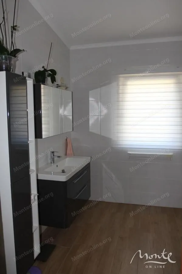 Prodaja, kuća, 380m², Dobre Vode, Bar