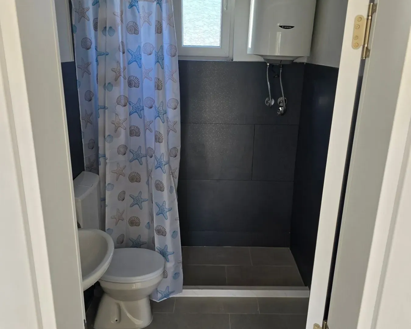 Izdavanje, kuća, 75m², Gornja Gorica, Podgorica