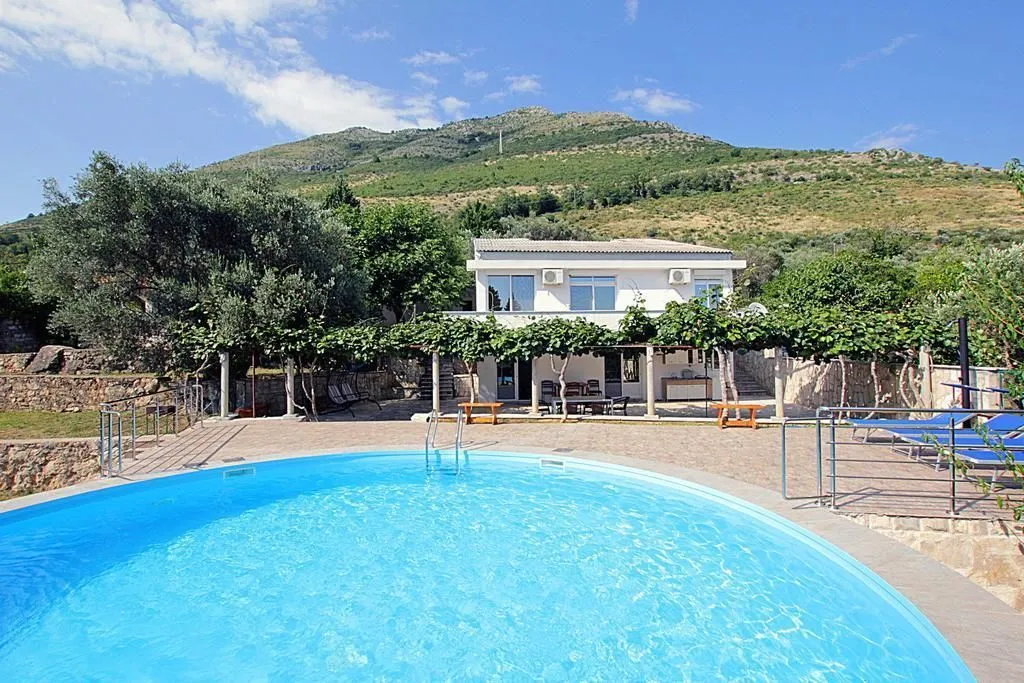 Sale, house, 170m², Reževići, Budva