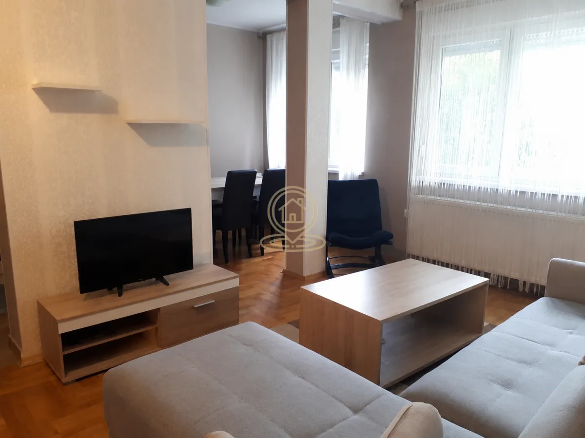 Izdavanje, jednosoban stan, 40m², Socijalno, Novi Sad Sve Podlokacije