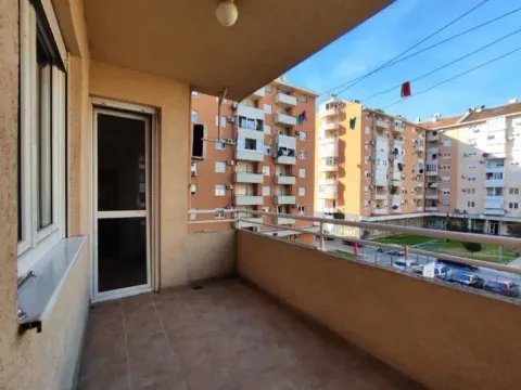 Izdavanje, dvosoban stan, 64m², Stari Aerodrom, Podgorica - image 12