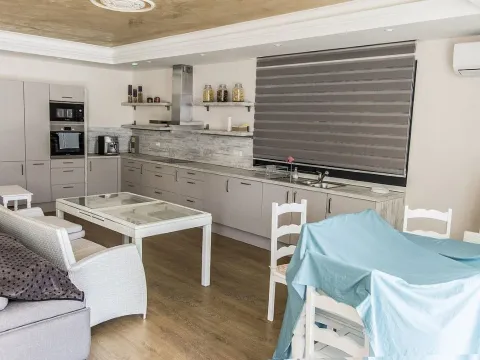 Sale, house, 325m², Stoliv, Kotor - image 10