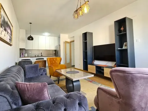Izdavanje, dvosoban stan, 70m², Pobrežje, Podgorica - image 2