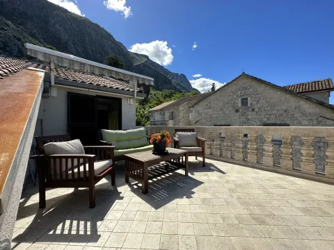Rent, two bedroom apartment, 80m², Dobrota, Kotor - image 2
