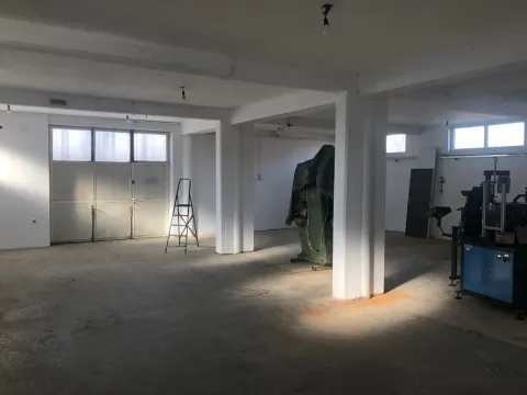 Poslovni prostor in Zemun Ugrinovci