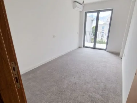 Sale, four bedroom apartment, 200m², Dobrota, Kotor - image 12