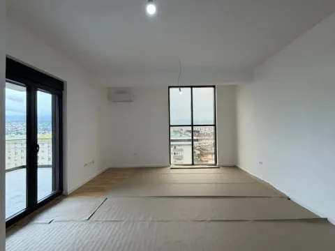 Izdavanje, poslovni prostor, 261m², Stari Aerodrom, Podgorica - image 11